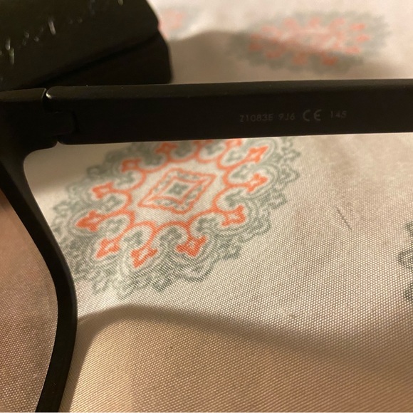 Louis Vuitton Sunglasses like new - Picture 7 of 11